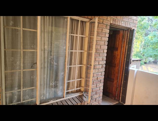 3 BEDROOM APARTMENT FOR SALE IN RUSTENBURG CENTRAL